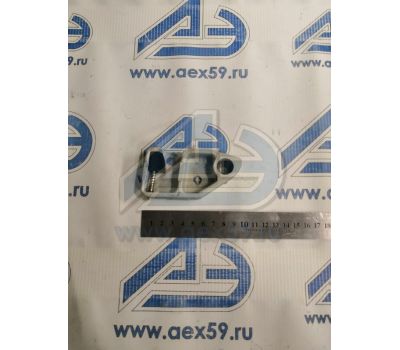 Фиксатор замка двери (левый)  УРАЛ 375-6106111 купить с доставкой по Перми и РФ